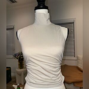 LULULEMON OFFWHITE TURTLENECK SIZE 4